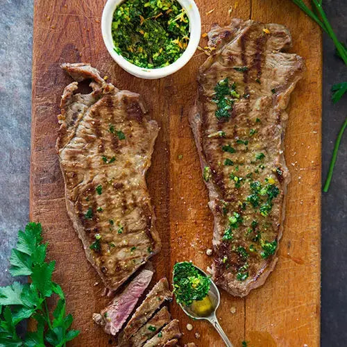 Gegrilltes Rind mit grünem Pfeffer und Kräuter-Gremolata - Campingaz & Coleman
