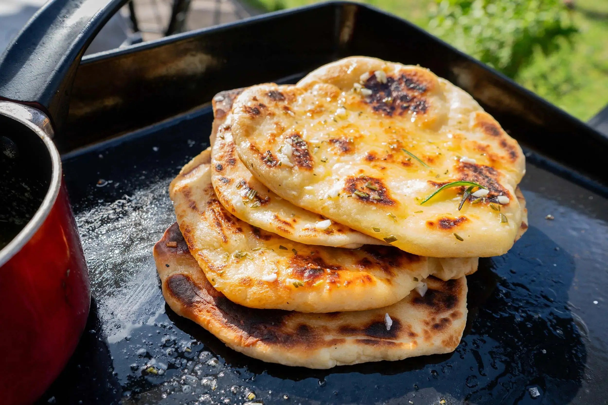 Naanbrot-mit-Knoblauch-Rosmarin-Butter Campingaz & Coleman