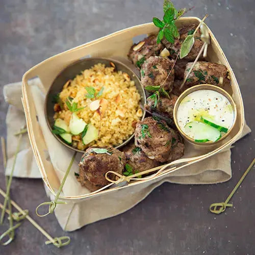 Libanesische Köfte, gebratener Grieß mit Mandeln - Campingaz & Coleman